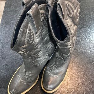 Very volatile western cowboy boots
